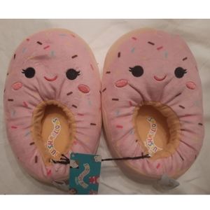 NEW SQUISHMALLOWS Dabria the Donut Plush Slippers, Kid's Size 4/5 = Women's 6/7